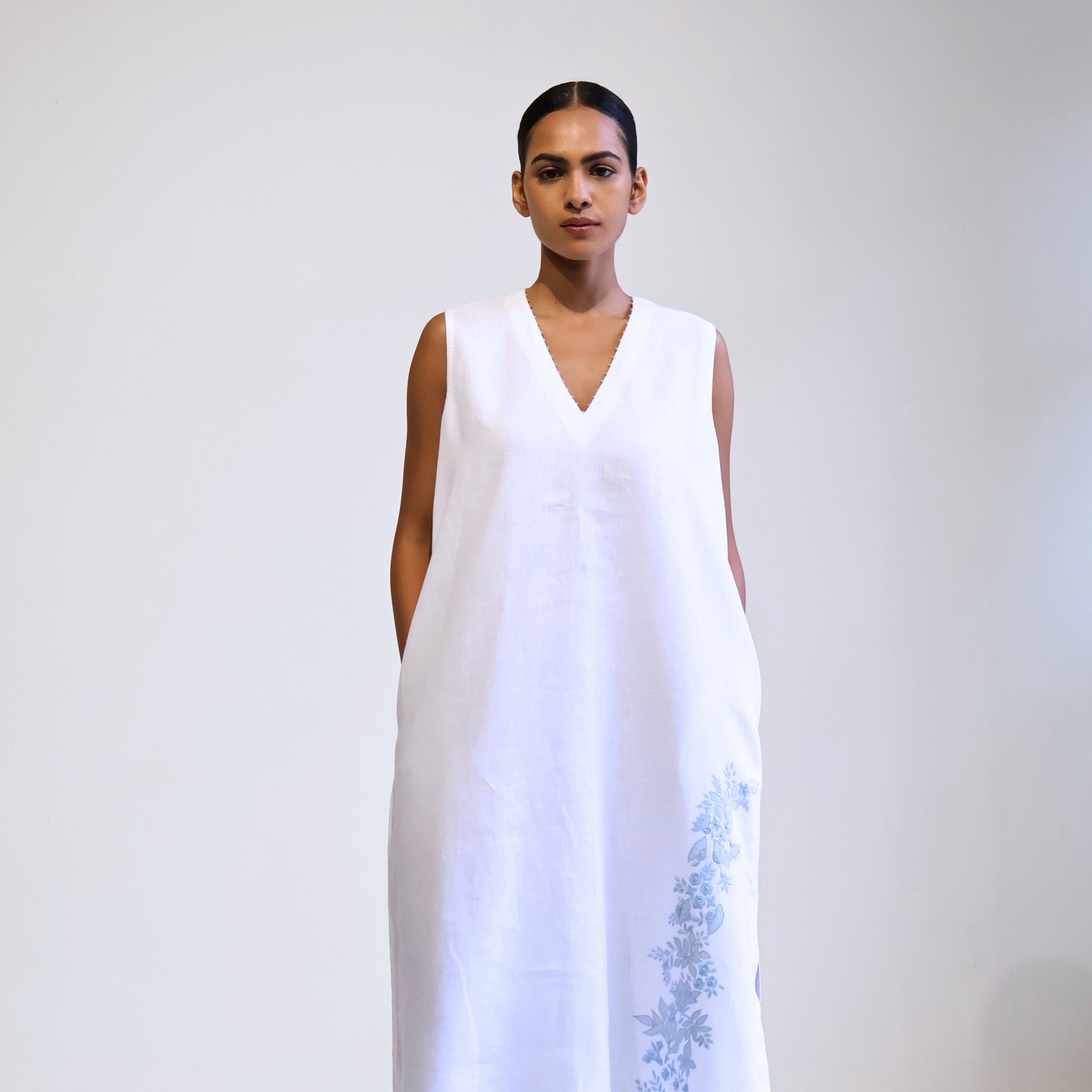 APPLIQUE DRESS